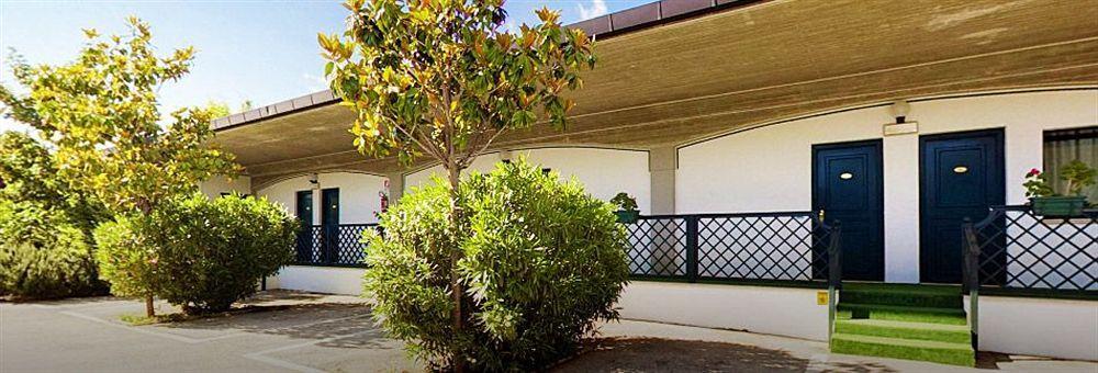 Hotel Santacroce Meeting Sulmona Dış mekan fotoğraf