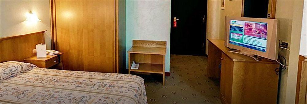 Hotel Santacroce Meeting Sulmona Dış mekan fotoğraf