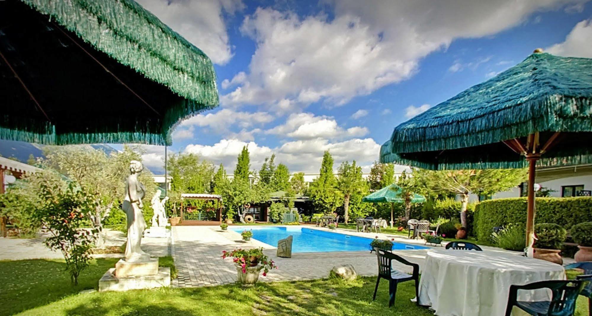 Hotel Santacroce Meeting Sulmona Dış mekan fotoğraf